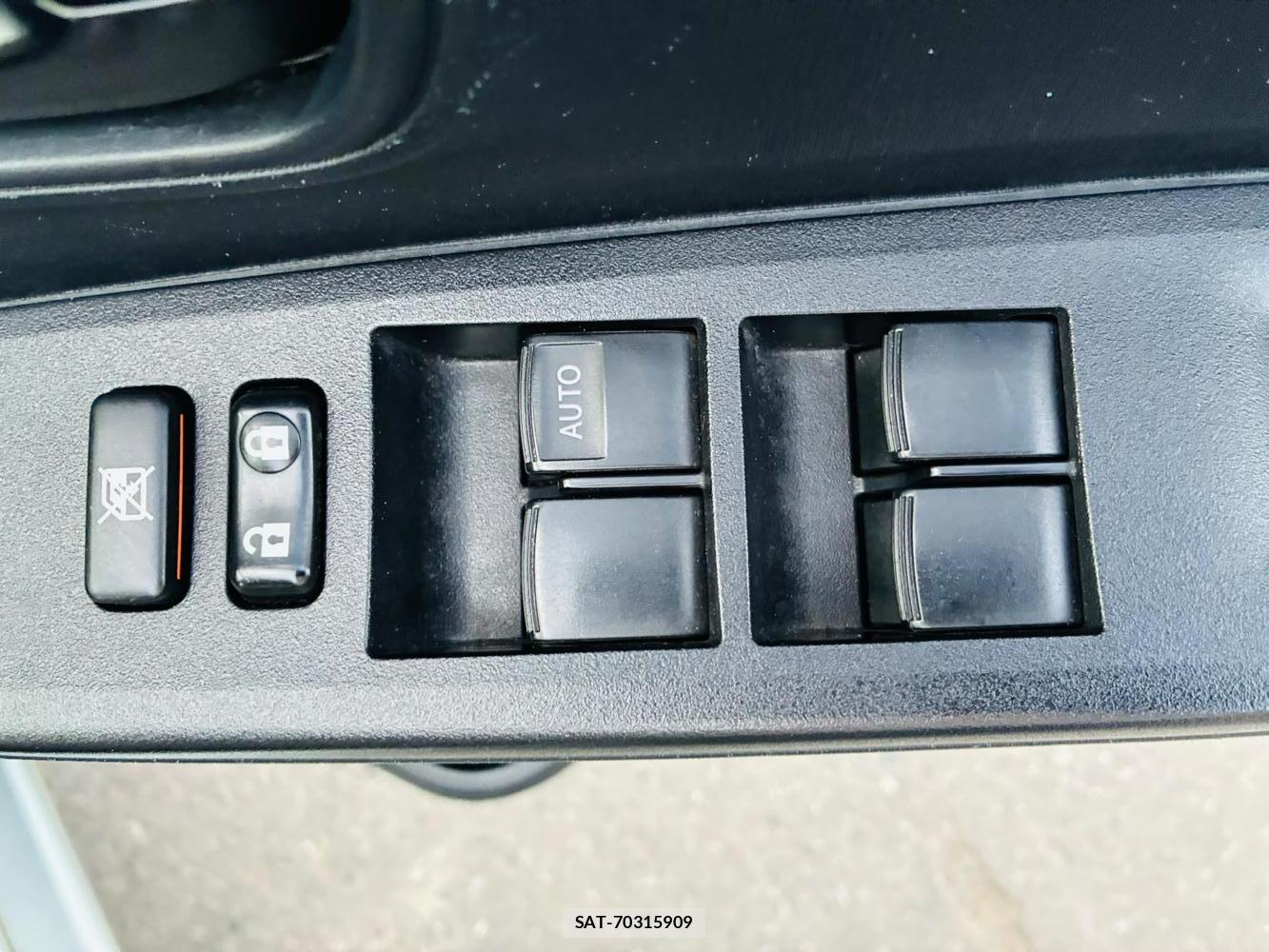 Toyota VITZ 2011-05 7780260-22