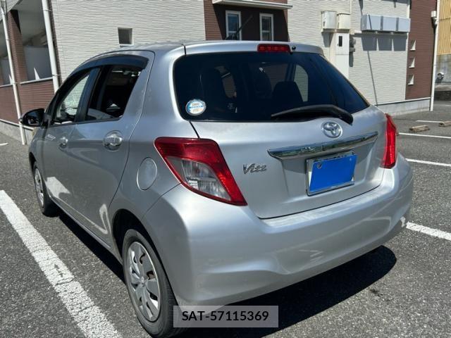 Toyota VITZ 2011-07 8039020-2