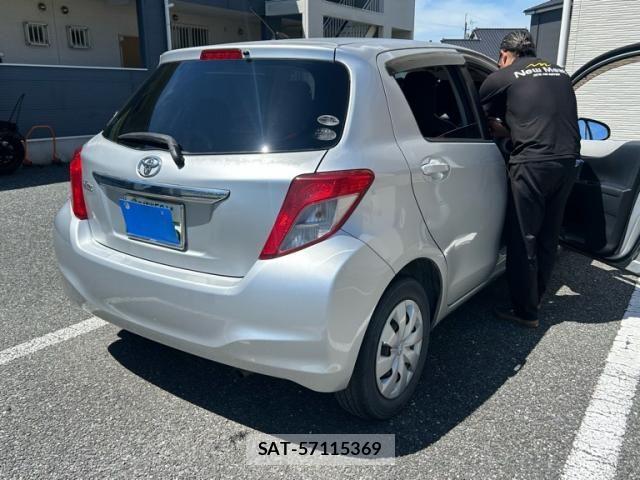 Toyota VITZ 2011-07 8039020-3