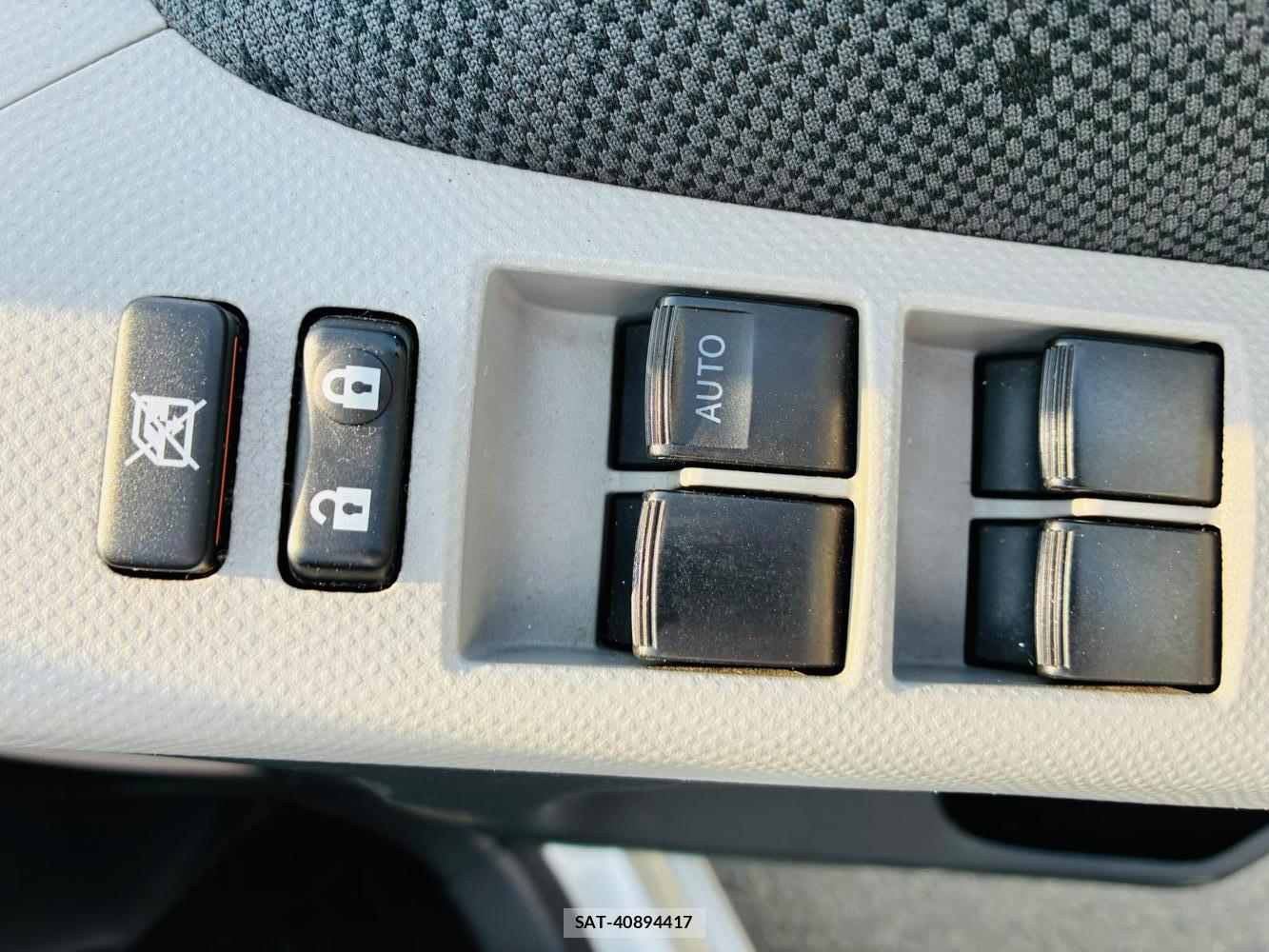 Toyota VITZ 2010-07 8053177-21