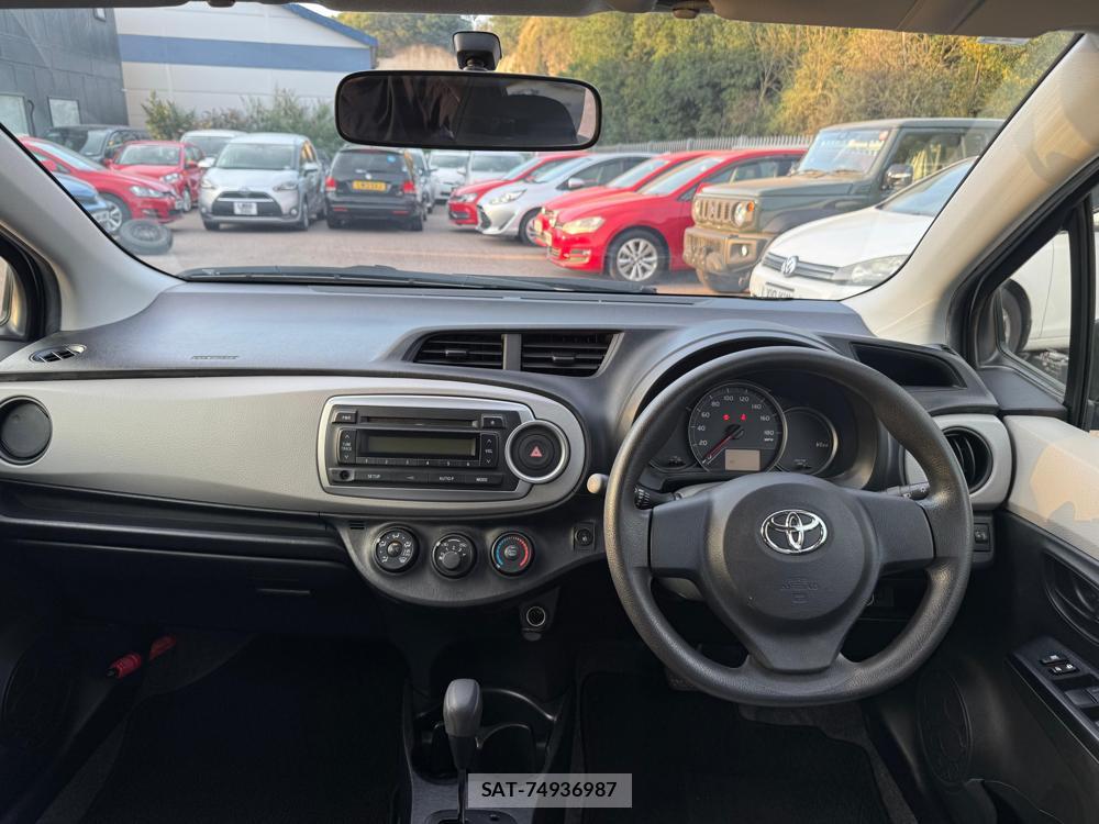 Toyota VITZ 2012-07 1325368-13