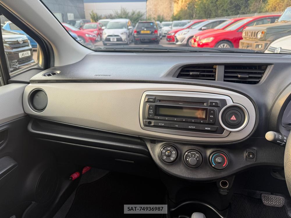 Toyota VITZ 2012-07 1325368-15
