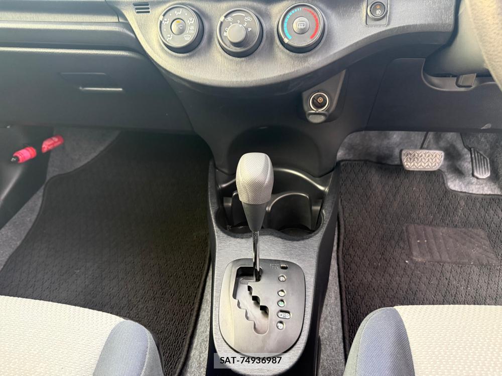 Toyota VITZ 2012-07 1325368-17
