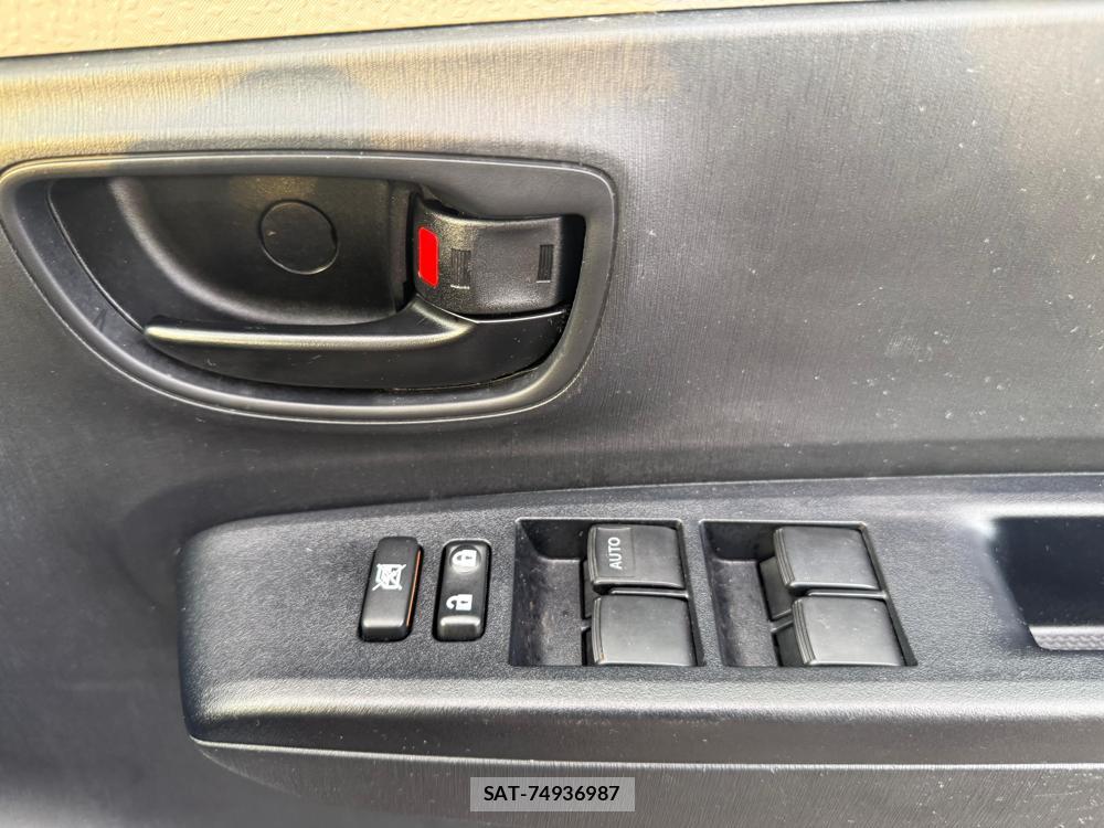 Toyota VITZ 2012-07 1325368-18