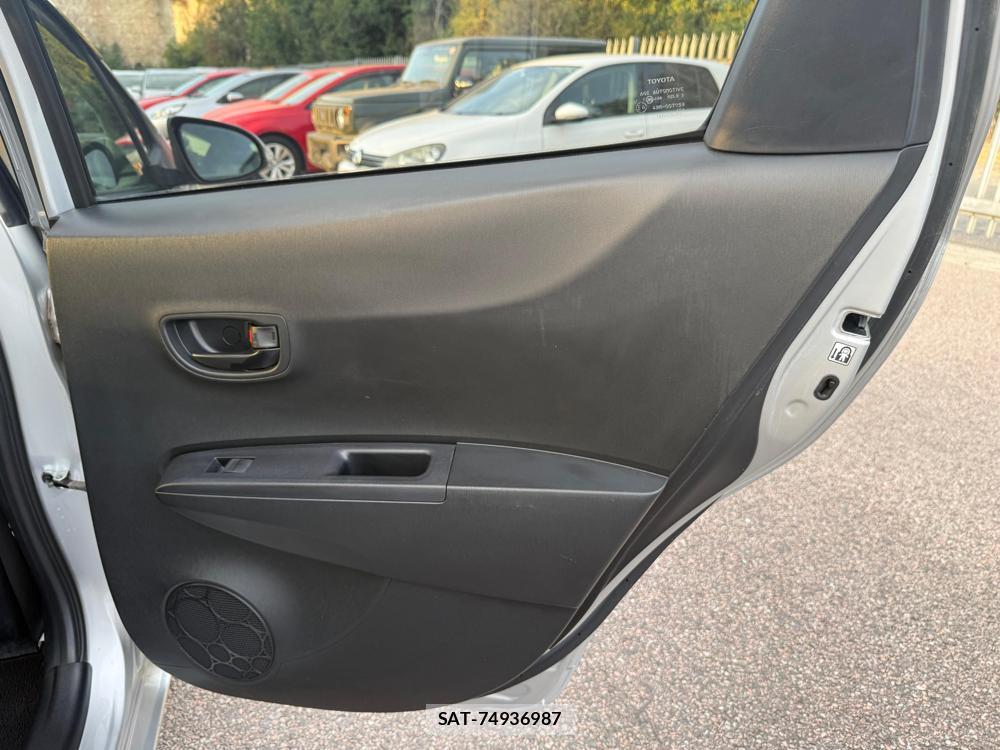Toyota VITZ 2012-07 1325368-20