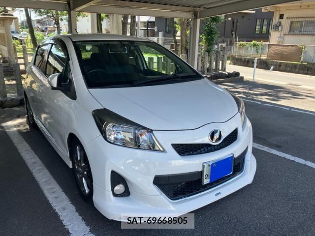 Toyota VITZ 2011-12 8076049-0