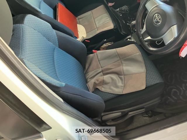 Toyota VITZ 2011-12 8076049-11
