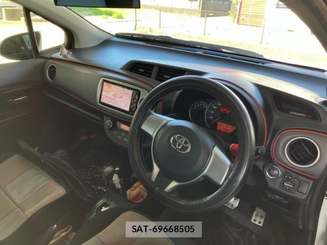 Toyota VITZ 2011-12 8076049-12