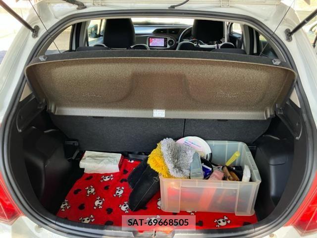 Toyota VITZ 2011-12 8076049-15
