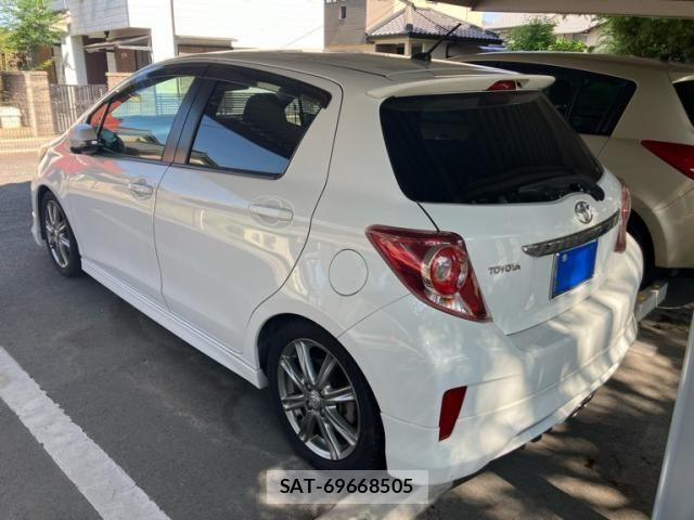 Toyota VITZ 2011-12 8076049-2
