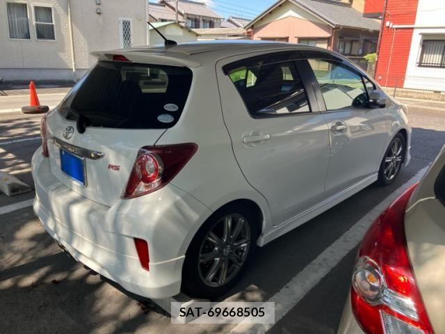 Toyota VITZ 2011-12 8076049-3