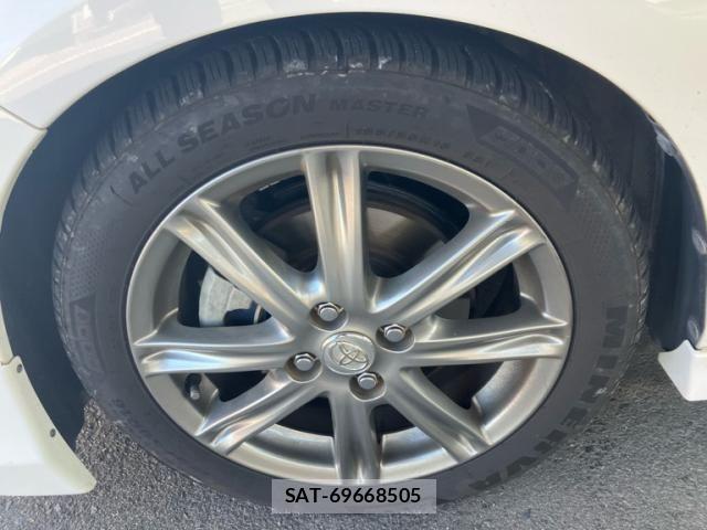 Toyota VITZ 2011-12 8076049-4
