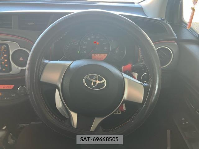 Toyota VITZ 2011-12 8076049-7