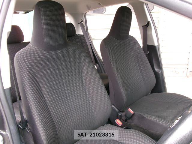 Toyota VITZ 2016-04 8076053-6