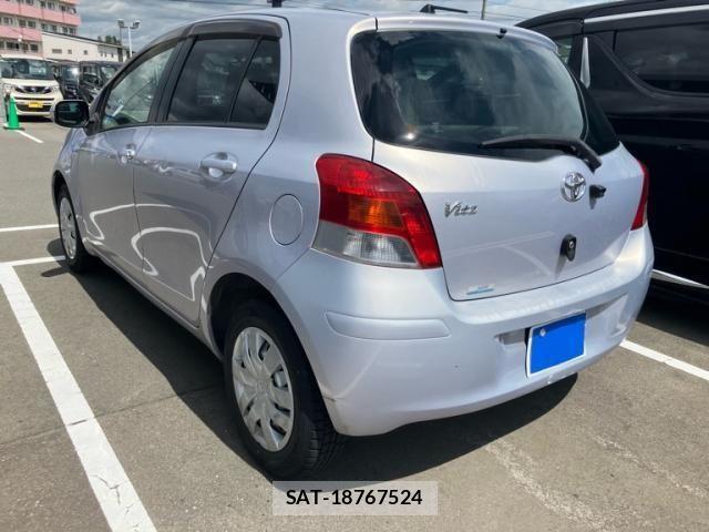 Toyota VITZ 2009-08 8076056-5