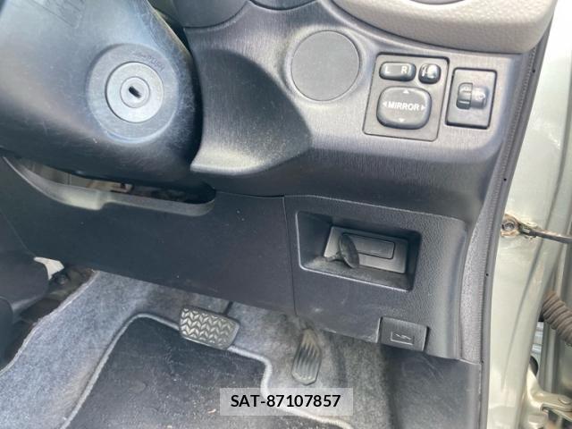 Toyota VITZ 2012-02 8102522-17