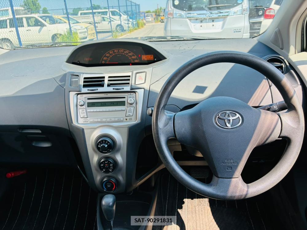 Toyota VITZ 2008-05 7933418-13