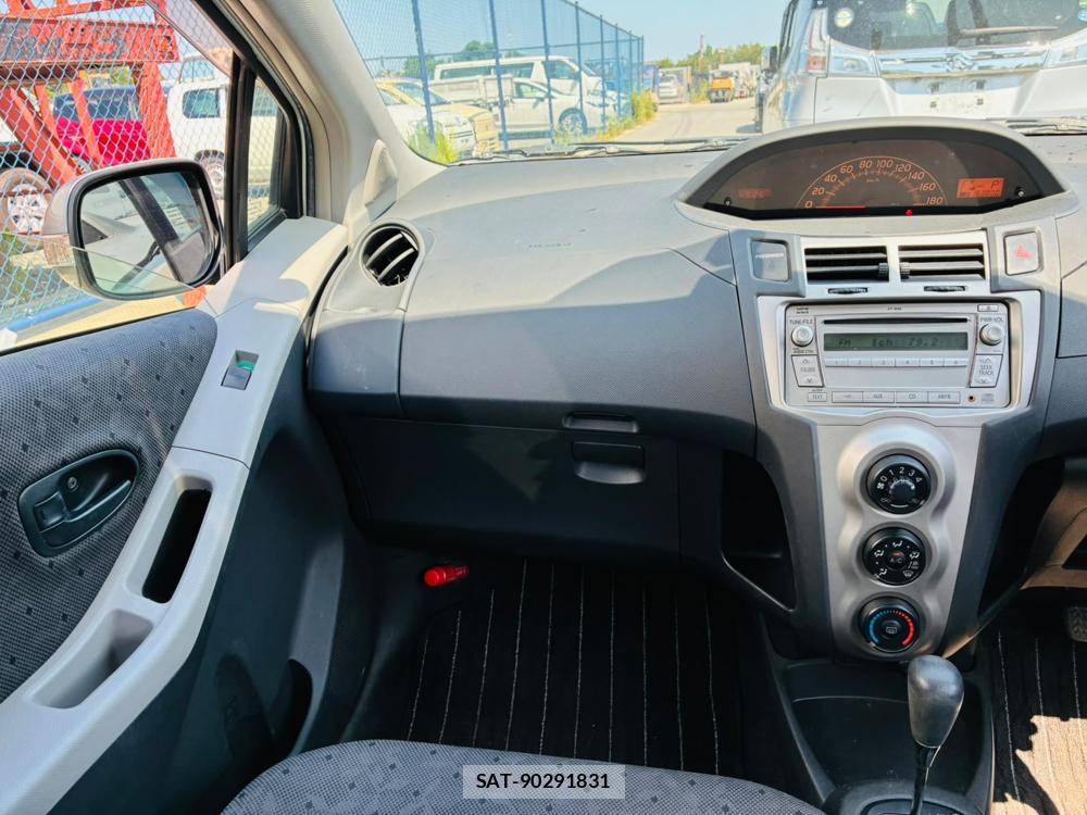 Toyota VITZ 2008-05 7933418-17