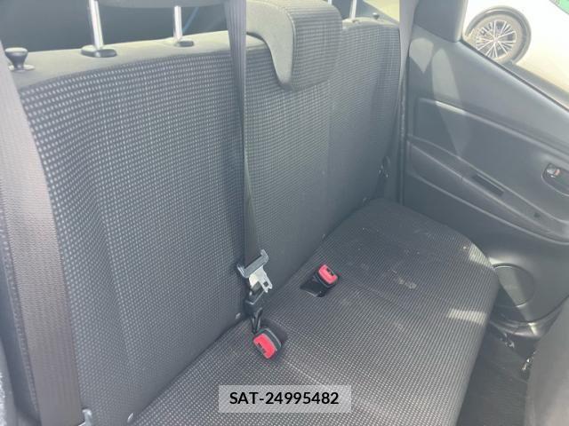 Toyota VITZ 2015-01 8102521-11