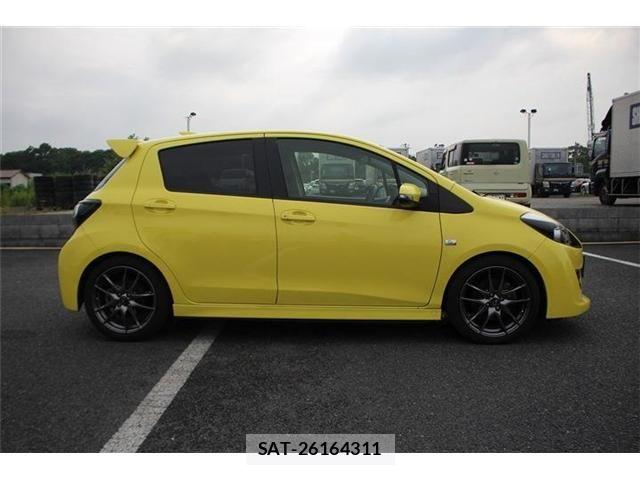 Toyota VITZ 2016-05 8102507-13