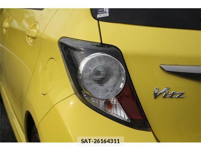Toyota VITZ 2016-05 8102507-24