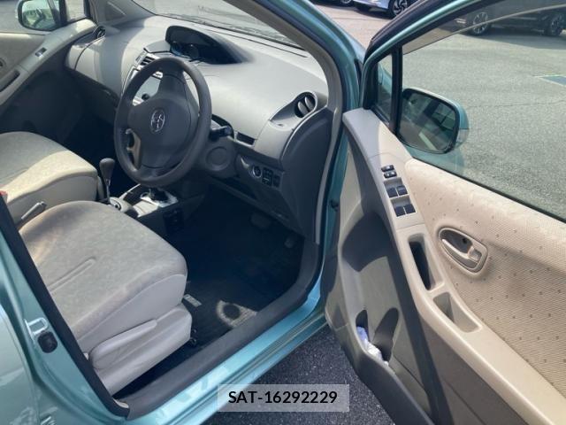 Toyota VITZ 2008-06 8102517-8