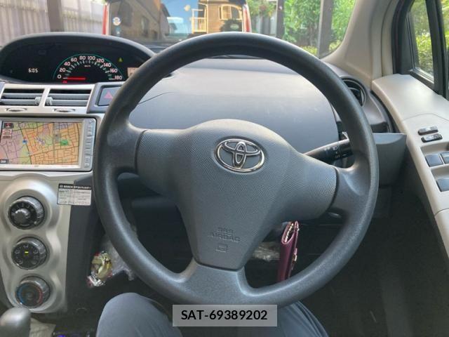 Toyota VITZ 2005-04 8132862-8