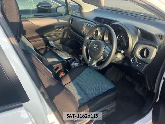 Toyota VITZ 2012-02 8132858-12