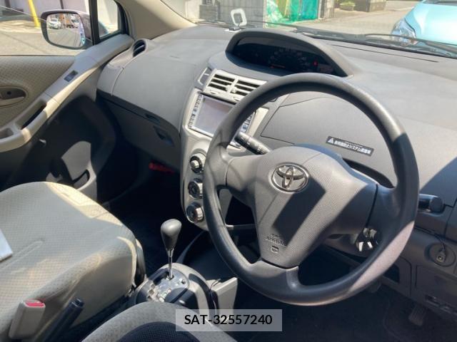 Toyota VITZ 2006-04 8146947-14