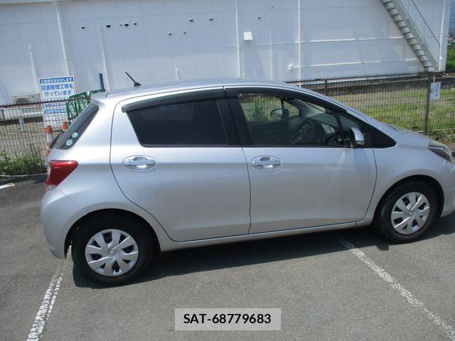 Toyota VITZ 2016-02 8159476-4