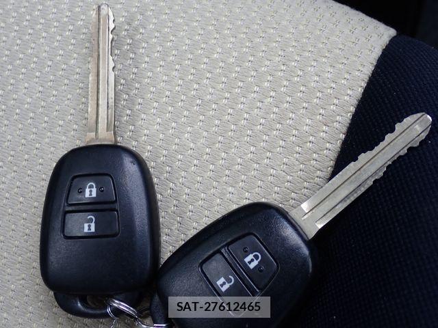 Toyota VITZ 2011-12 8159468-24