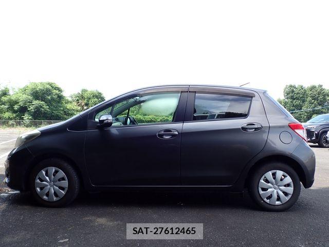 Toyota VITZ 2011-12 8159468-6