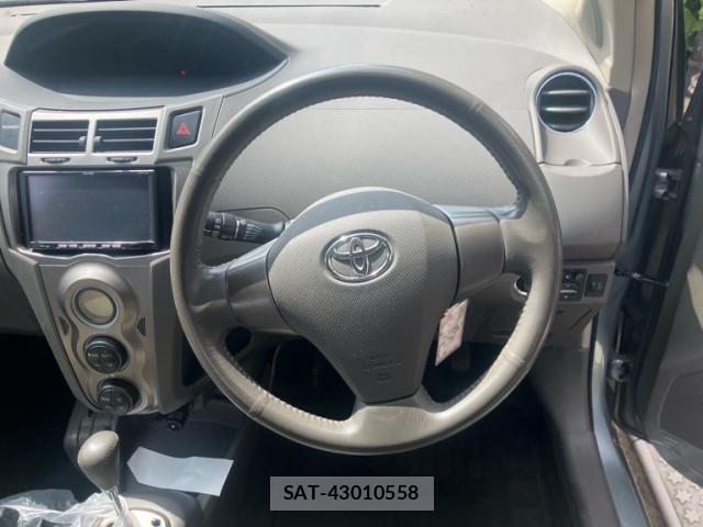 Toyota VITZ 2009-10 8159477-26
