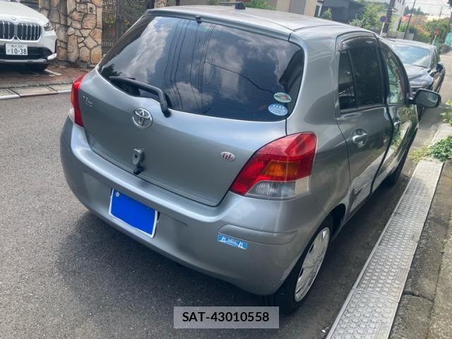 Toyota VITZ 2009-10 8159477-4