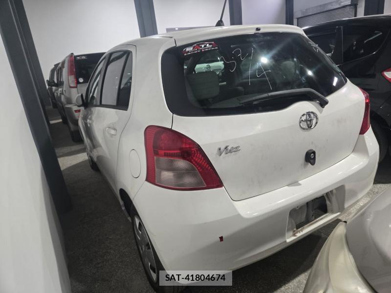 Toyota VITZ 2006-03 3401828-3