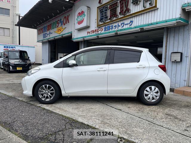 Toyota VITZ 2015-11 8210868-10