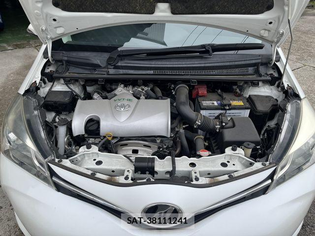 Toyota VITZ 2015-11 8210868-11