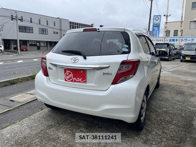 Toyota VITZ 2015-11 8210868-2