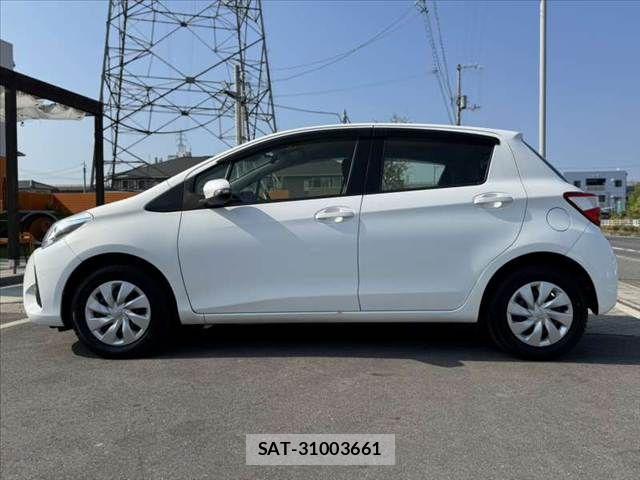 Toyota VITZ 2017-06 8210869-10