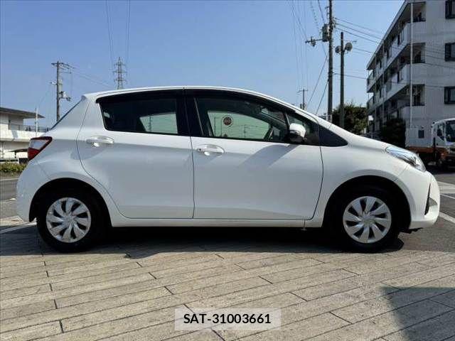 Toyota VITZ 2017-06 8210869-11
