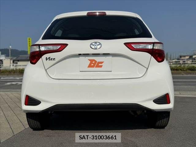 Toyota VITZ 2017-06 8210869-12