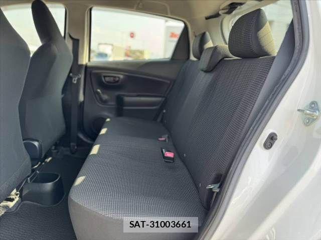 Toyota VITZ 2017-06 8210869-17