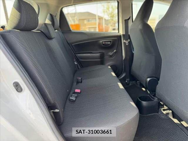 Toyota VITZ 2017-06 8210869-18