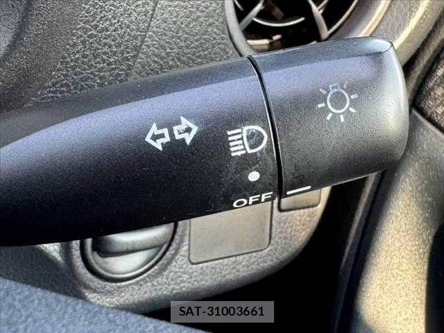 Toyota VITZ 2017-06 8210869-21