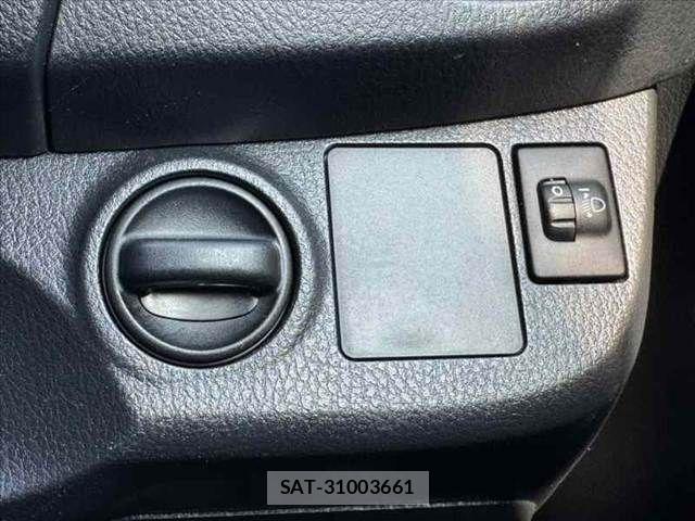 Toyota VITZ 2017-06 8210869-25