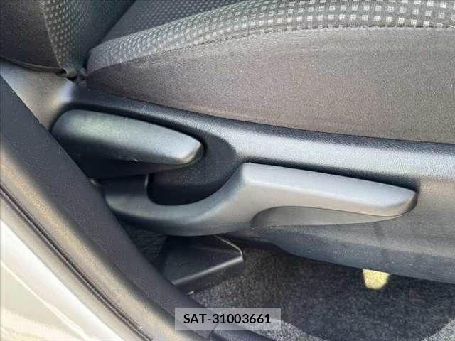 Toyota VITZ 2017-06 8210869-27