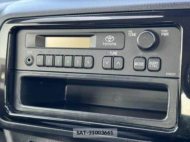 Toyota VITZ 2017-06 8210869-4