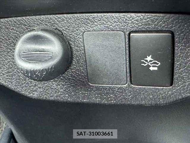 Toyota VITZ 2017-06 8210869-5