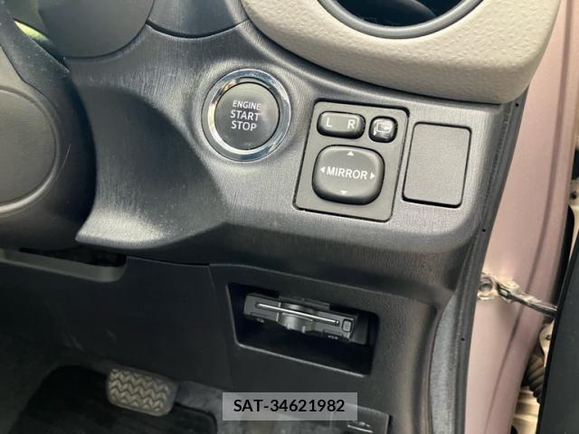 Toyota VITZ 2012-04 8210872-16