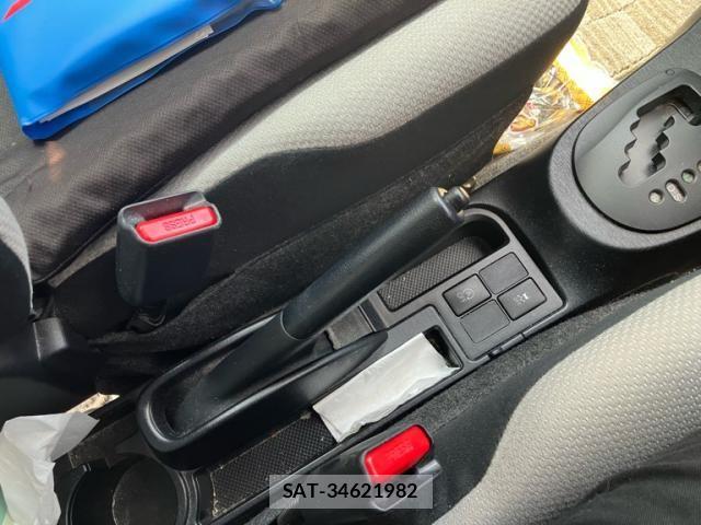 Toyota VITZ 2012-04 8210872-24